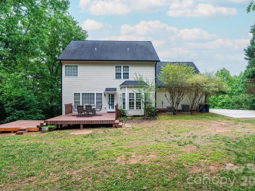 5700 Crown Terrace, Hickory, NC 28601.  MLS# CAR4389220, YatesRealty ID 33023. 