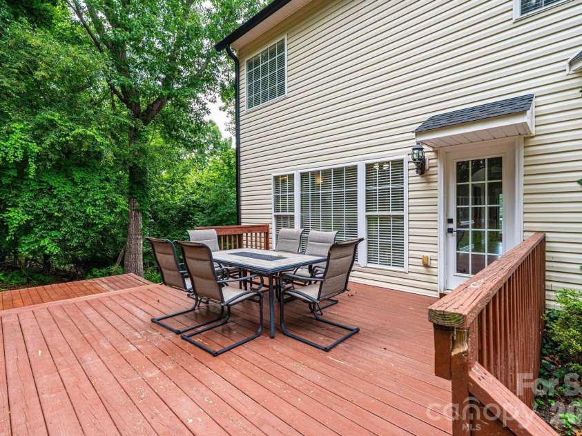 5700 Crown Terrace, Hickory, NC 28601.  MLS# CAR4389220, YatesRealty ID 33023. 