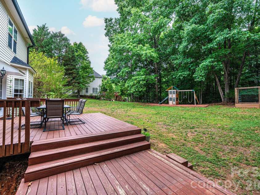 5700 Crown Terrace, Hickory, NC 28601.  MLS# CAR4389220, YatesRealty ID 33023. 