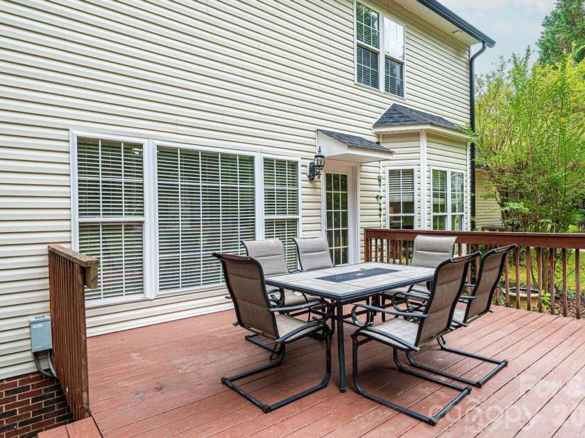 5700 Crown Terrace, Hickory, NC 28601.  MLS# CAR4389220, YatesRealty ID 33023. 