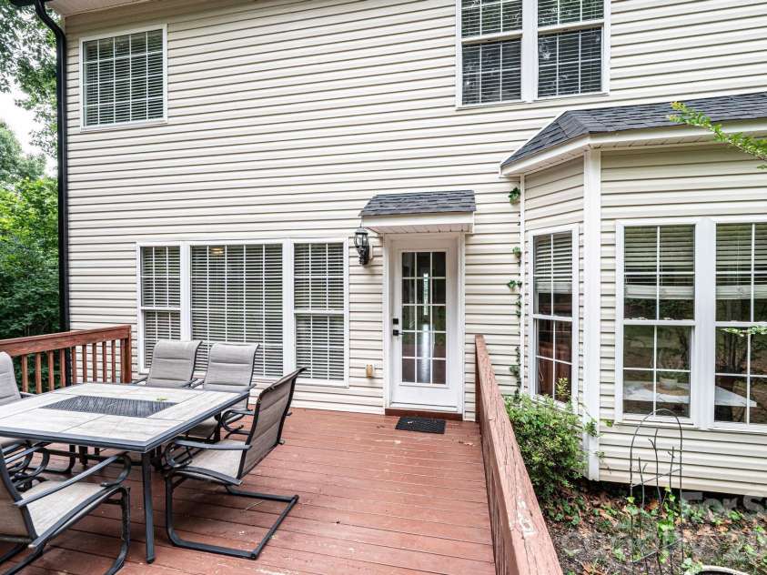 5700 Crown Terrace, Hickory, NC 28601.  MLS# CAR4389220, YatesRealty ID 33023. 