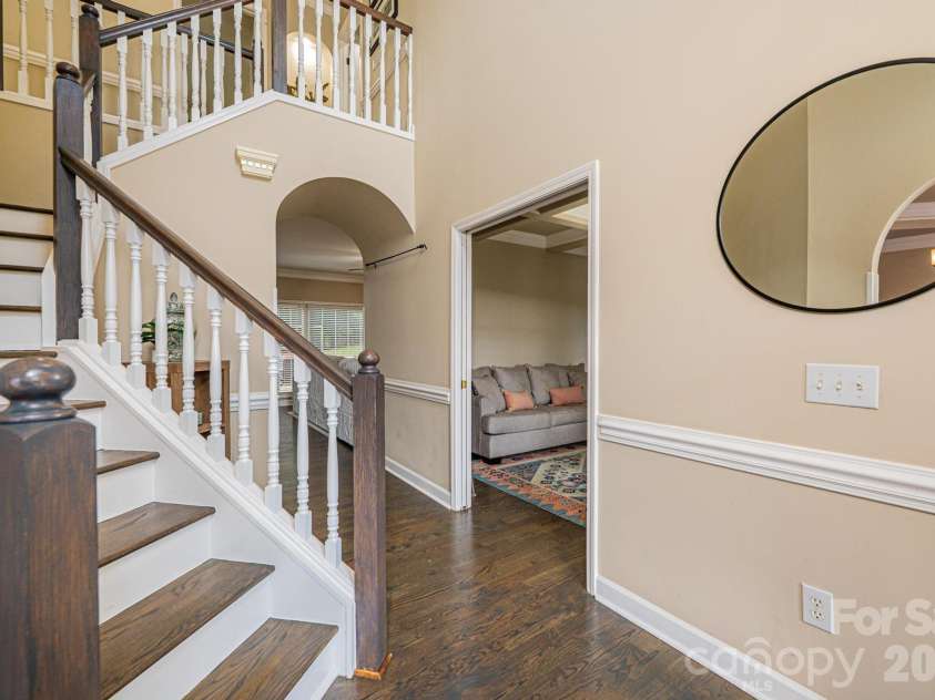 5700 Crown Terrace, Hickory, NC 28601.  MLS# CAR4389220, YatesRealty ID 33023. 