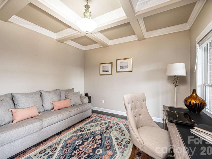 5700 Crown Terrace, Hickory, NC 28601.  MLS# CAR4389220, YatesRealty ID 33023. 