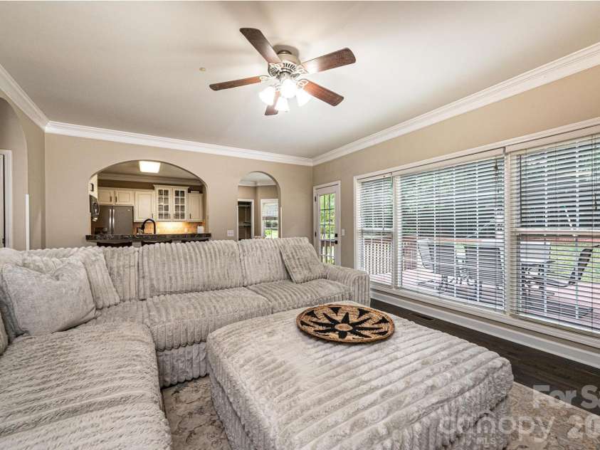 5700 Crown Terrace, Hickory, NC 28601.  MLS# CAR4389220, YatesRealty ID 33023. 