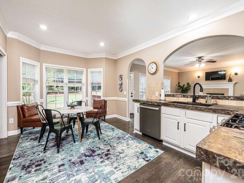 5700 Crown Terrace, Hickory, NC 28601.  MLS# CAR4389220, YatesRealty ID 33023. 