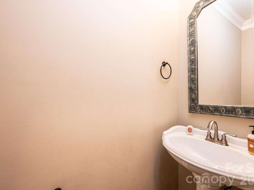 5700 Crown Terrace, Hickory, NC 28601.  MLS# CAR4389220, YatesRealty ID 33023. 