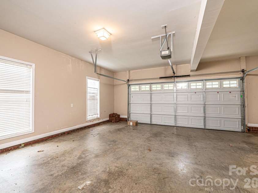 5700 Crown Terrace, Hickory, NC 28601.  MLS# CAR4389220, YatesRealty ID 33023. 