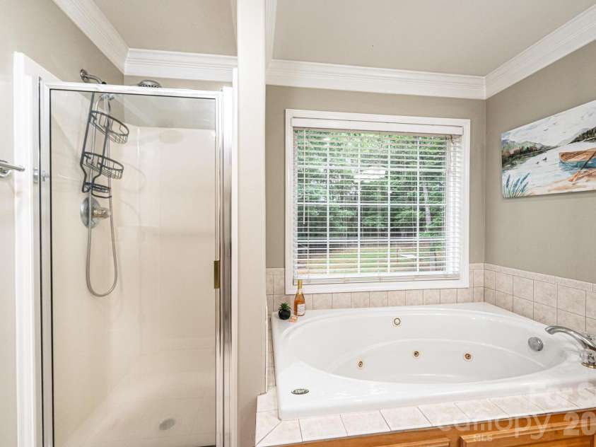 5700 Crown Terrace, Hickory, NC 28601.  MLS# CAR4389220, YatesRealty ID 33023. 