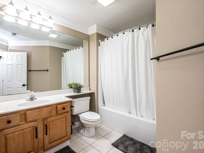 5700 Crown Terrace, Hickory, NC 28601.  MLS# CAR4389220, YatesRealty ID 33023. 