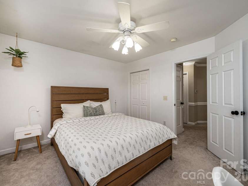 5700 Crown Terrace, Hickory, NC 28601.  MLS# CAR4389220, YatesRealty ID 33023. 