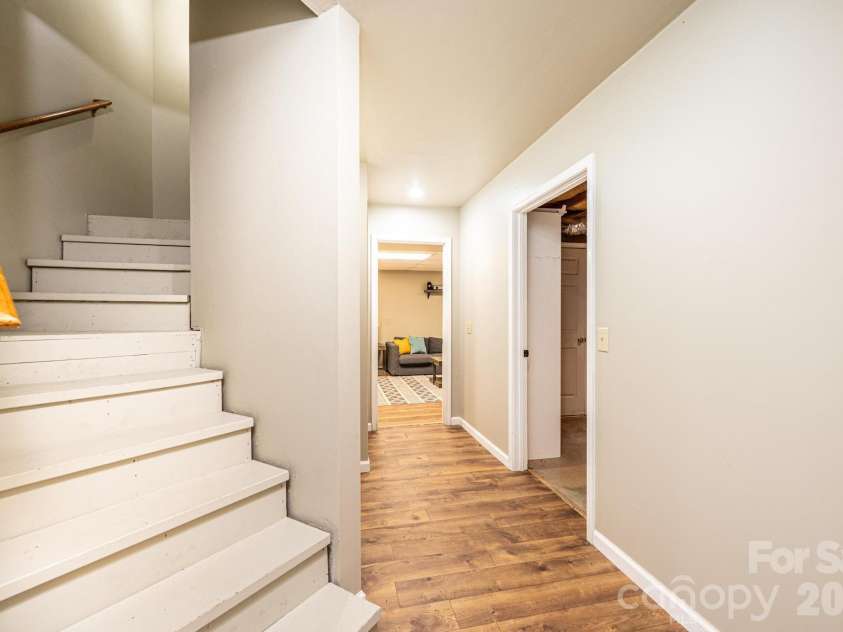 5700 Crown Terrace, Hickory, NC 28601.  MLS# CAR4389220, YatesRealty ID 33023. 