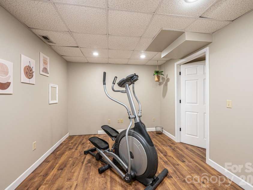 5700 Crown Terrace, Hickory, NC 28601.  MLS# CAR4389220, YatesRealty ID 33023. 