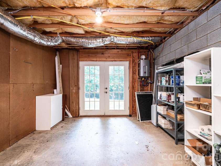 5700 Crown Terrace, Hickory, NC 28601.  MLS# CAR4389220, YatesRealty ID 33023. 
