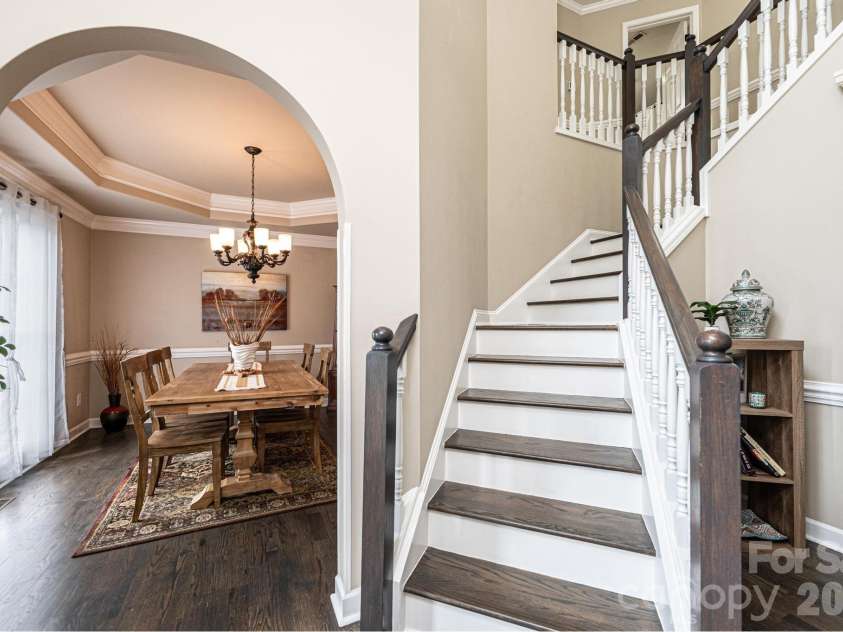 5700 Crown Terrace, Hickory, NC 28601.  MLS# CAR4389220, YatesRealty ID 33023. 