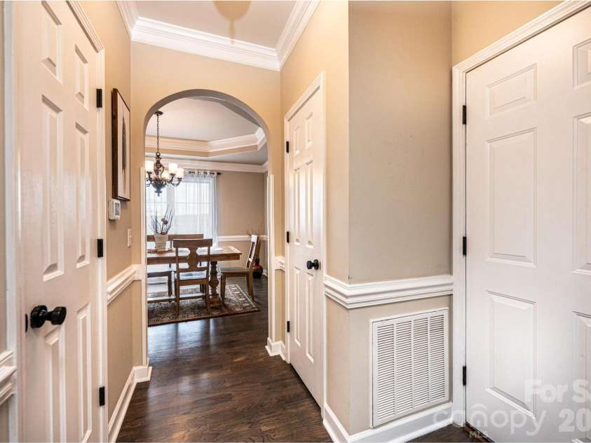 5700 Crown Terrace, Hickory, NC 28601.  MLS# CAR4389220, YatesRealty ID 33023. 