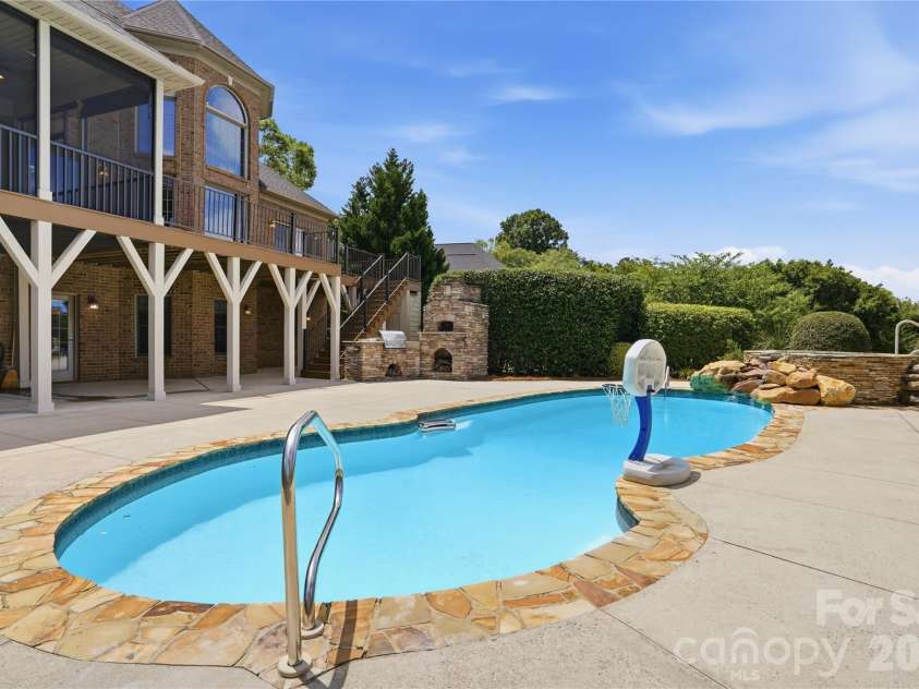 263 Quiet Waters Road, Belmont, NC 28012.  MLS# CAR4392874, YatesRealty ID 33024. 