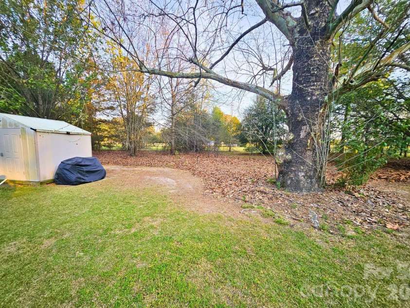 1617 Shampy Drive, Hartsville, SC 29550.  MLS# CAR4392914, YatesRealty ID 33025. Back Yard