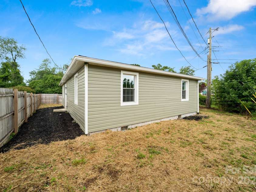 75 Darity Road, Fletcher, NC 28732.  MLS# CAR4292600, YatesRealty ID 33025. 