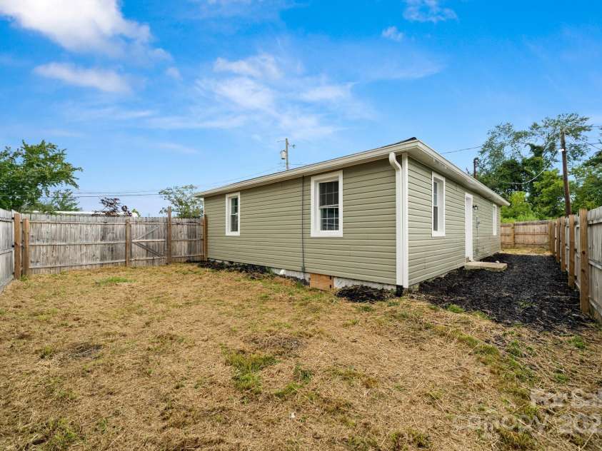 75 Darity Road, Fletcher, NC 28732.  MLS# CAR4292600, YatesRealty ID 33025. 