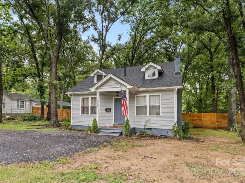 733 Green Street, Rock Hill, SC 29730.  MLS# CAR4289668, YatesRealty ID 33026. Welcome Home!