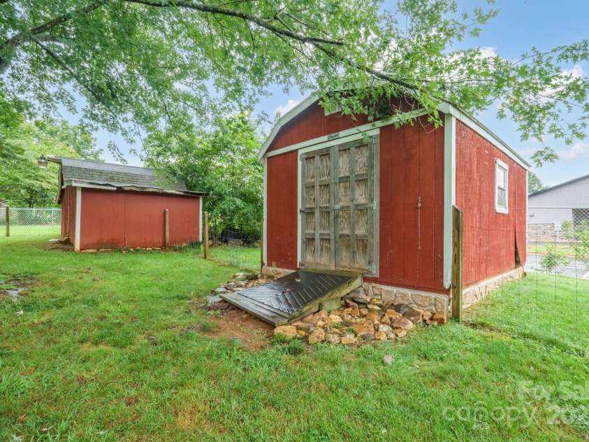 329 Chestnut Street, Yadkinville, NC 27055.  MLS# CAR4285900, YatesRealty ID 33027. 