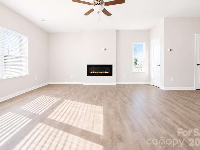 207 Roxanna Court, Shelby, NC 28152.  MLS# CAR4392441, YatesRealty ID 33028. 