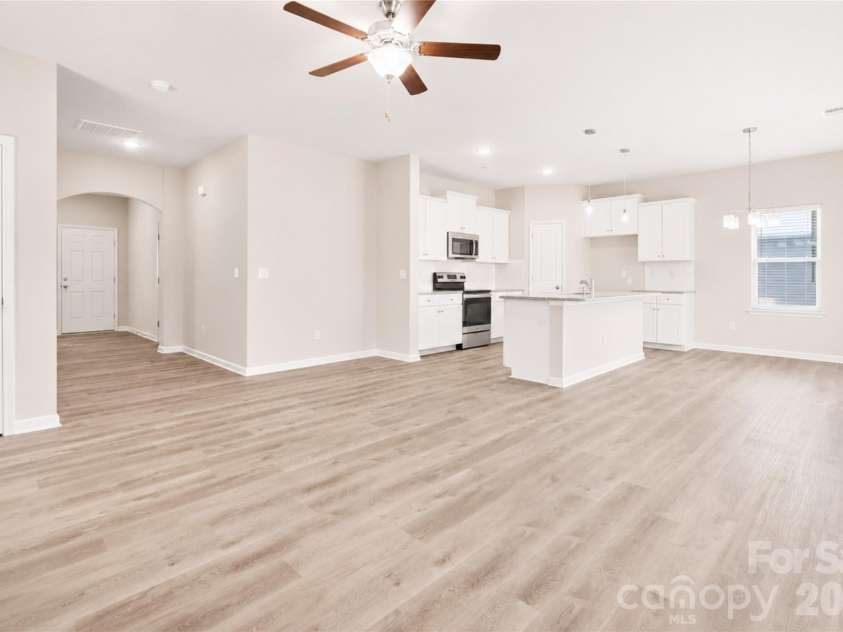 207 Roxanna Court, Shelby, NC 28152.  MLS# CAR4392441, YatesRealty ID 33028. 