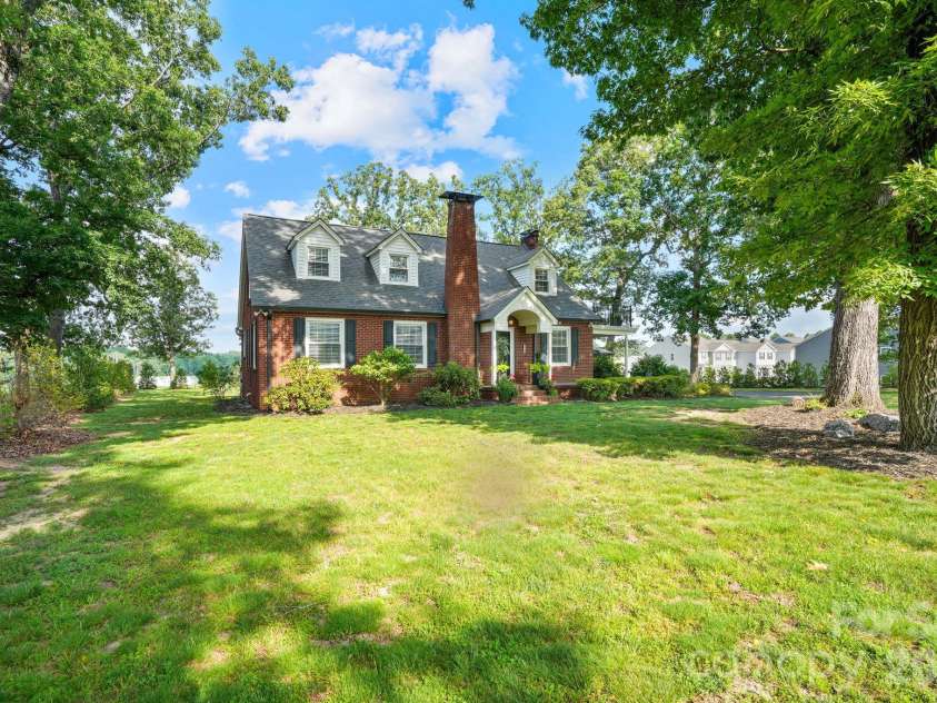 1520 5th Street, Hickory, NC 28601.  MLS# CAR4391582, YatesRealty ID 33029. 