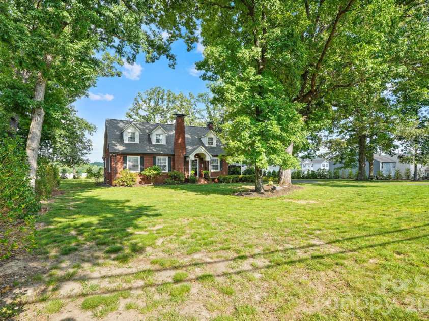 1520 5th Street, Hickory, NC 28601.  MLS# CAR4391582, YatesRealty ID 33029. 