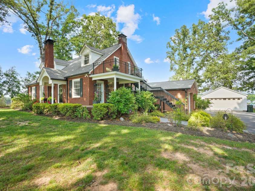 1520 5th Street, Hickory, NC 28601.  MLS# CAR4391582, YatesRealty ID 33029. 