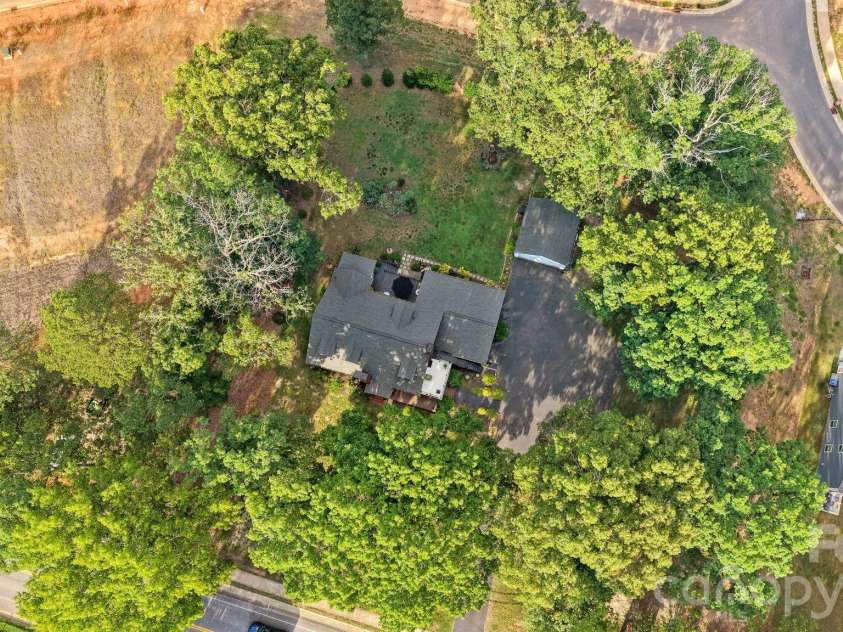 1520 5th Street, Hickory, NC 28601.  MLS# CAR4391582, YatesRealty ID 33029. 