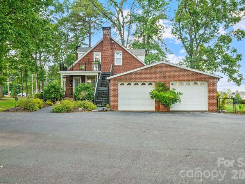1520 5th Street, Hickory, NC 28601.  MLS# CAR4391582, YatesRealty ID 33029. 