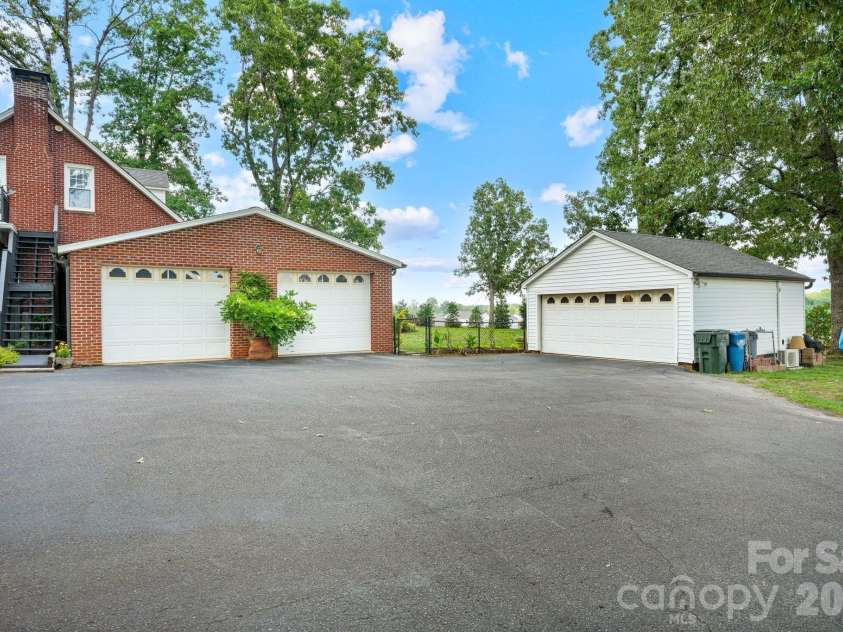 1520 5th Street, Hickory, NC 28601.  MLS# CAR4391582, YatesRealty ID 33029. 