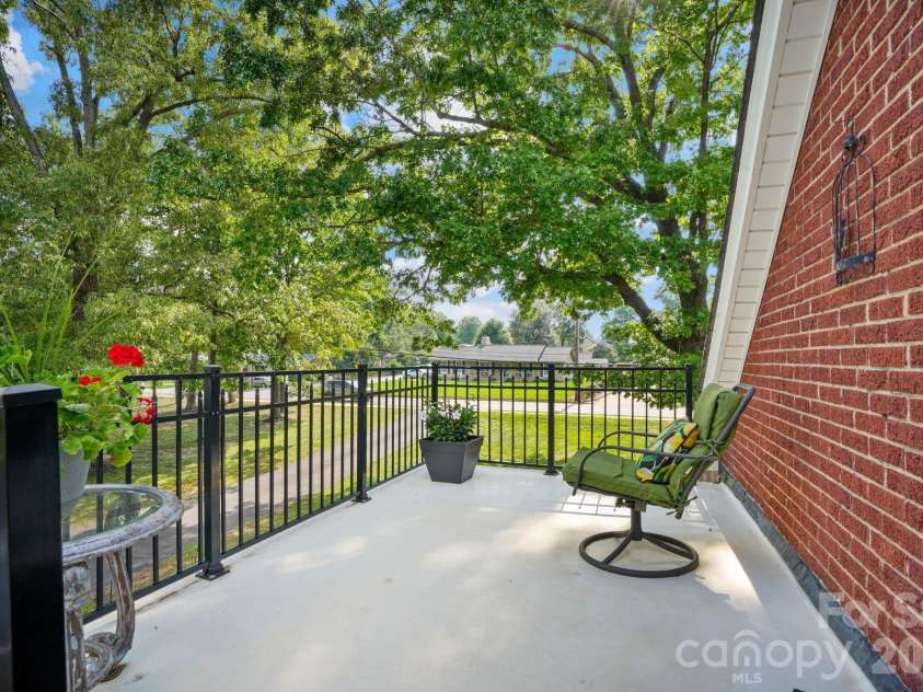 1520 5th Street, Hickory, NC 28601.  MLS# CAR4391582, YatesRealty ID 33029. 
