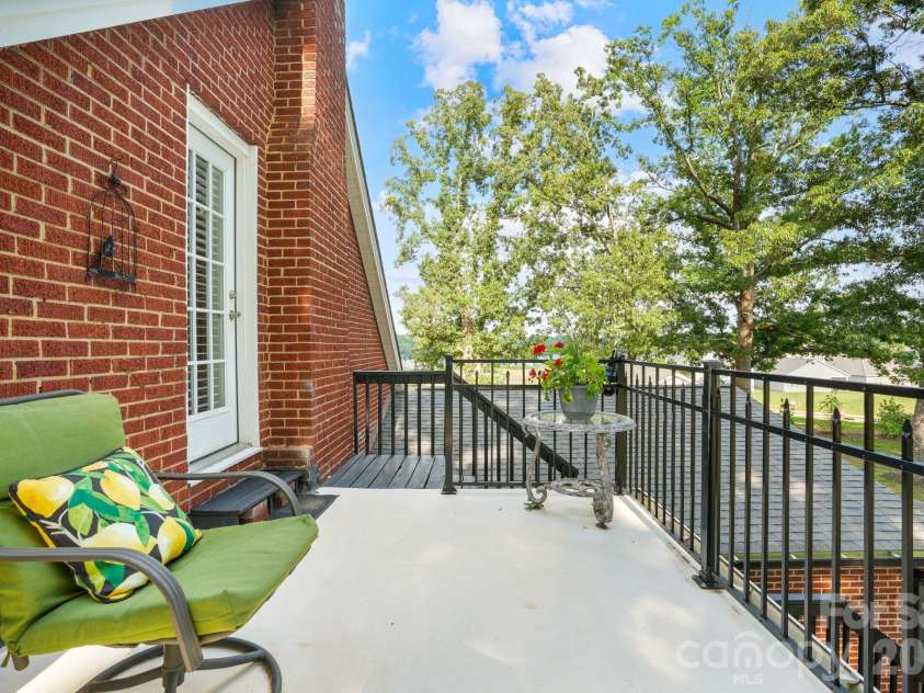1520 5th Street, Hickory, NC 28601.  MLS# CAR4391582, YatesRealty ID 33029. 
