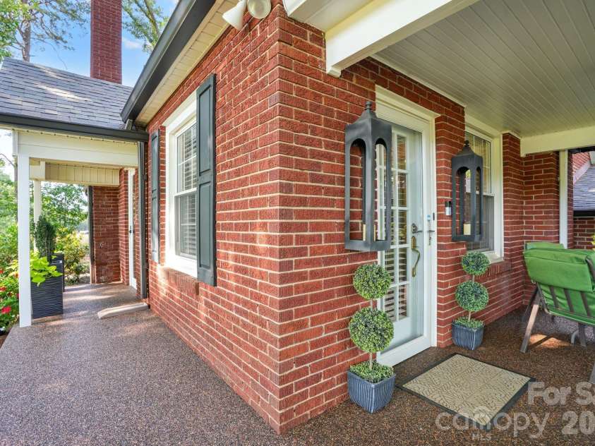 1520 5th Street, Hickory, NC 28601.  MLS# CAR4391582, YatesRealty ID 33029. 