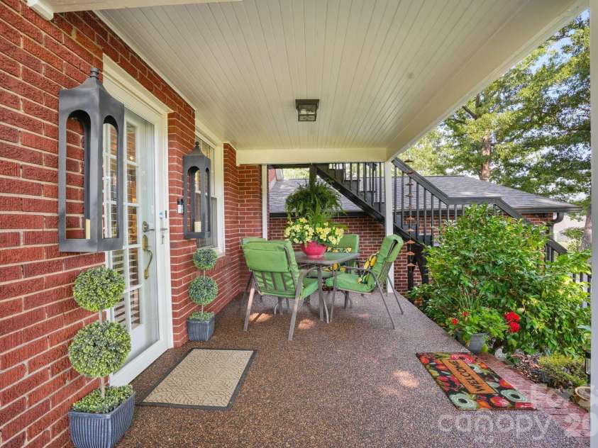 1520 5th Street, Hickory, NC 28601.  MLS# CAR4391582, YatesRealty ID 33029. 