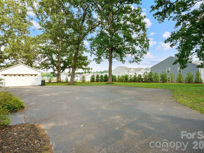 1520 5th Street, Hickory, NC 28601.  MLS# CAR4391582, YatesRealty ID 33029. 