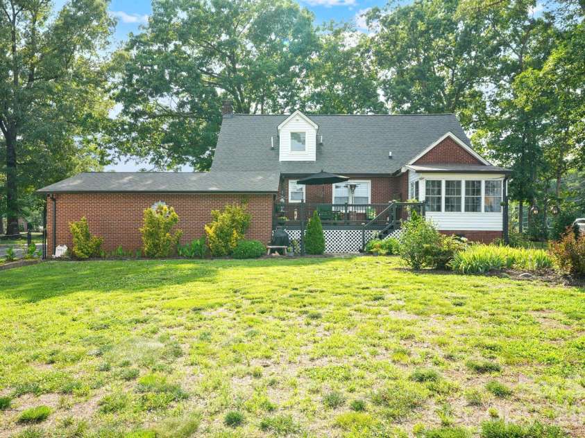 1520 5th Street, Hickory, NC 28601.  MLS# CAR4391582, YatesRealty ID 33029. 