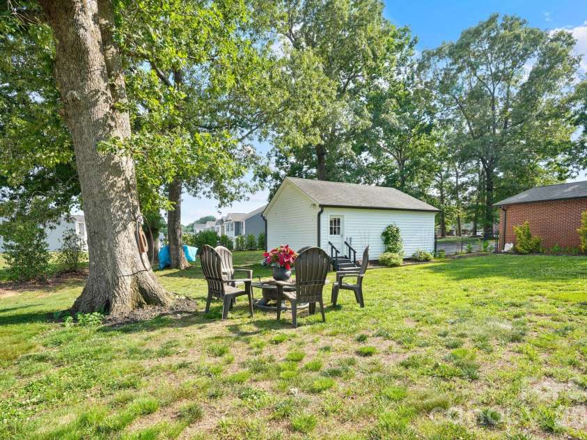 1520 5th Street, Hickory, NC 28601.  MLS# CAR4391582, YatesRealty ID 33029. 