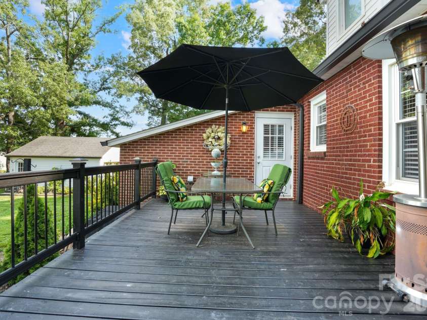 1520 5th Street, Hickory, NC 28601.  MLS# CAR4391582, YatesRealty ID 33029. 