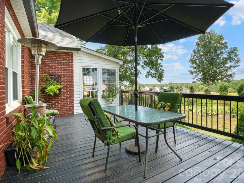 1520 5th Street, Hickory, NC 28601.  MLS# CAR4391582, YatesRealty ID 33029. 