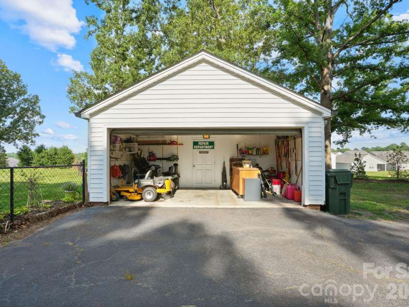 1520 5th Street, Hickory, NC 28601.  MLS# CAR4391582, YatesRealty ID 33029. 