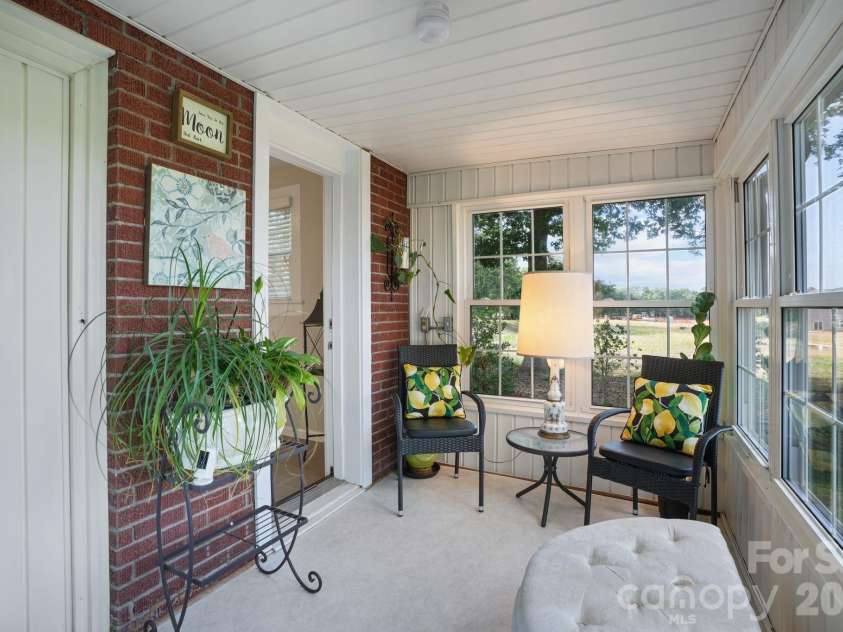 1520 5th Street, Hickory, NC 28601.  MLS# CAR4391582, YatesRealty ID 33029. 