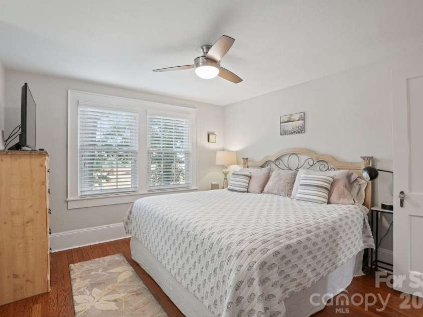 1520 5th Street, Hickory, NC 28601.  MLS# CAR4391582, YatesRealty ID 33029. 