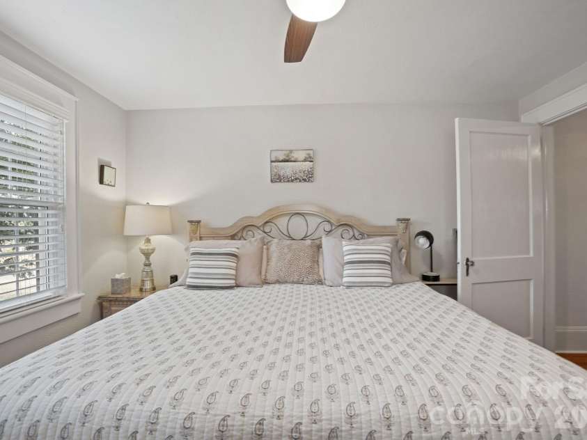 1520 5th Street, Hickory, NC 28601.  MLS# CAR4391582, YatesRealty ID 33029. 