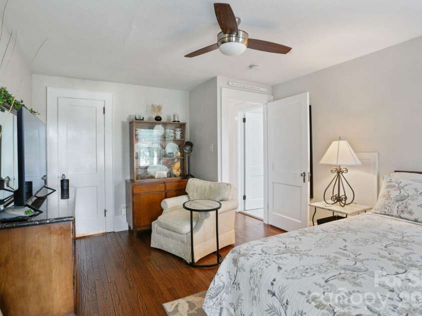 1520 5th Street, Hickory, NC 28601.  MLS# CAR4391582, YatesRealty ID 33029. 