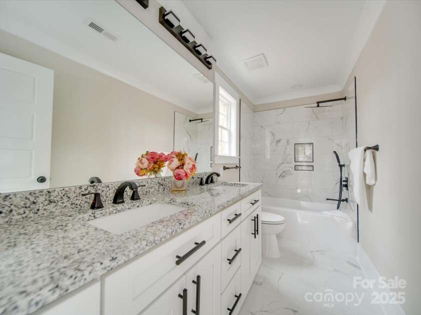 4731 Whispering Oaks Drive, Charlotte, NC 28213.  MLS# CAR4240282, YatesRealty ID 3303. 