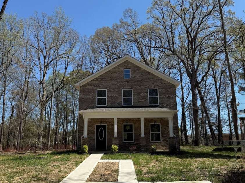 4731 Whispering Oaks Drive, Charlotte, NC 28213.  MLS# CAR4240282, YatesRealty ID 3303. All Brick
