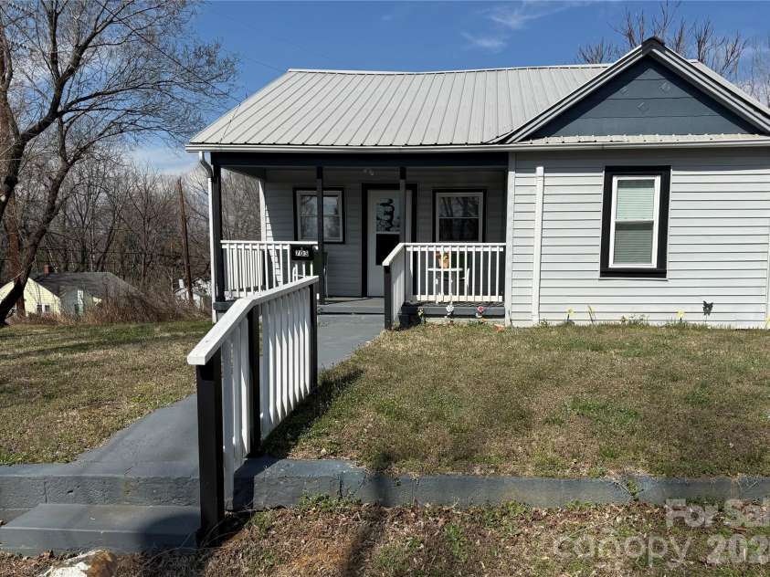 703 Stage Street, Lenoir, NC 28645.  MLS# CAR4354953, YatesRealty ID 3303. Front Walkway